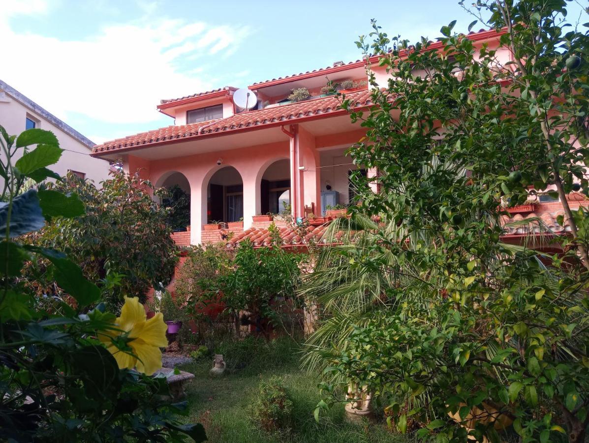 Villa Corrias Siliqua Екстериор снимка